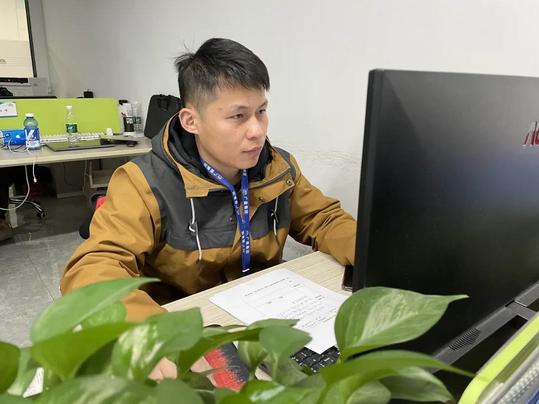 喜讯丨1066vip威尼斯测绘公司熊慈斌喜提“广东省手艺能手”声誉称呼！