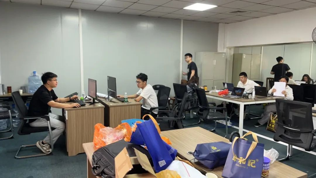 《致敬，奋斗的青春》