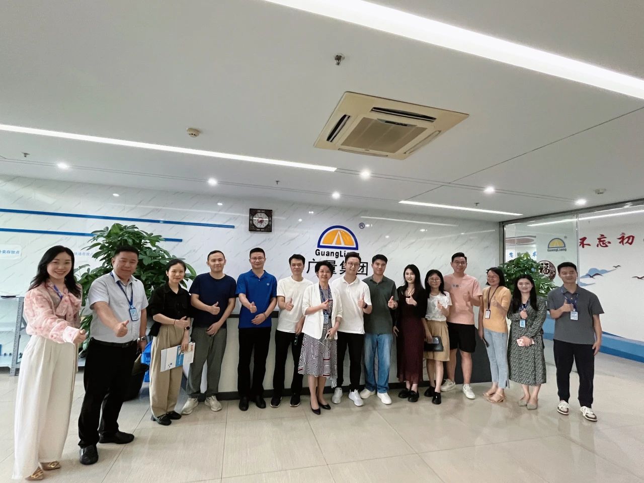 东莞南城都会更新中心携企业考察团莅临1066vip威尼斯集团旅行交流