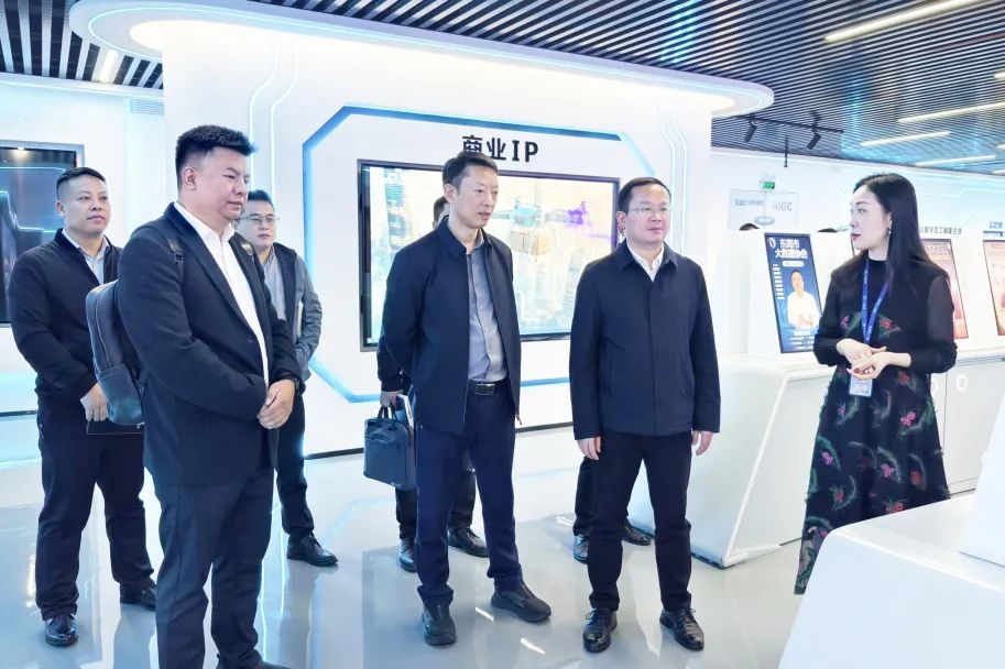 铜仁市大数据局党组书记、、、局长雷宏一行莅临1066vip威尼斯集团旅行交流